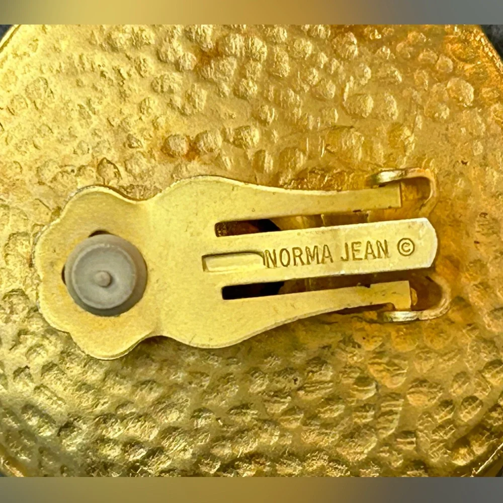 Vintage Norma Jean Gold Tone Crystal Clip‎ On  Earrings Rhinestone Center Stone